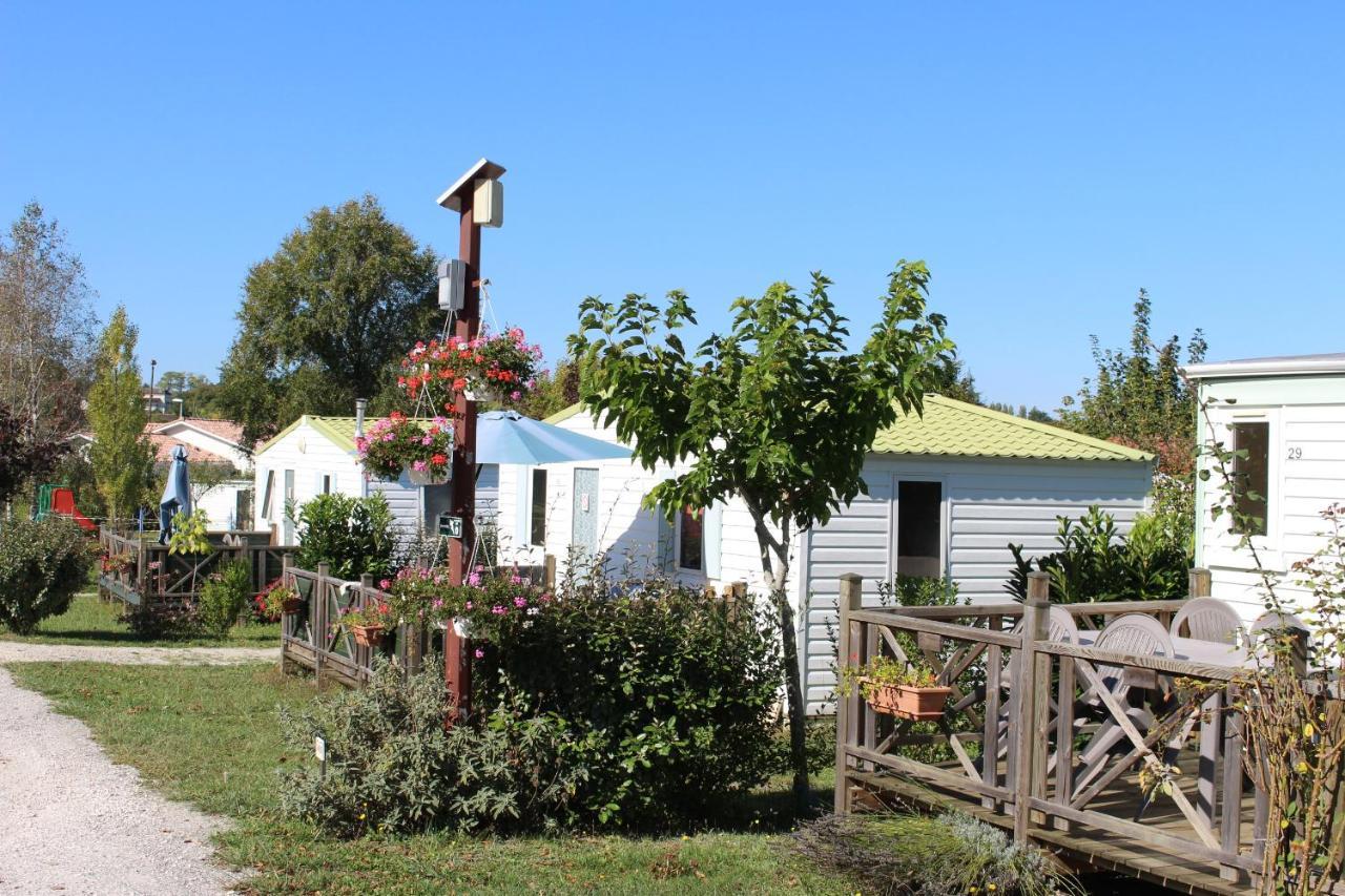 Camping Du Pontis Verteillac Exteriör bild