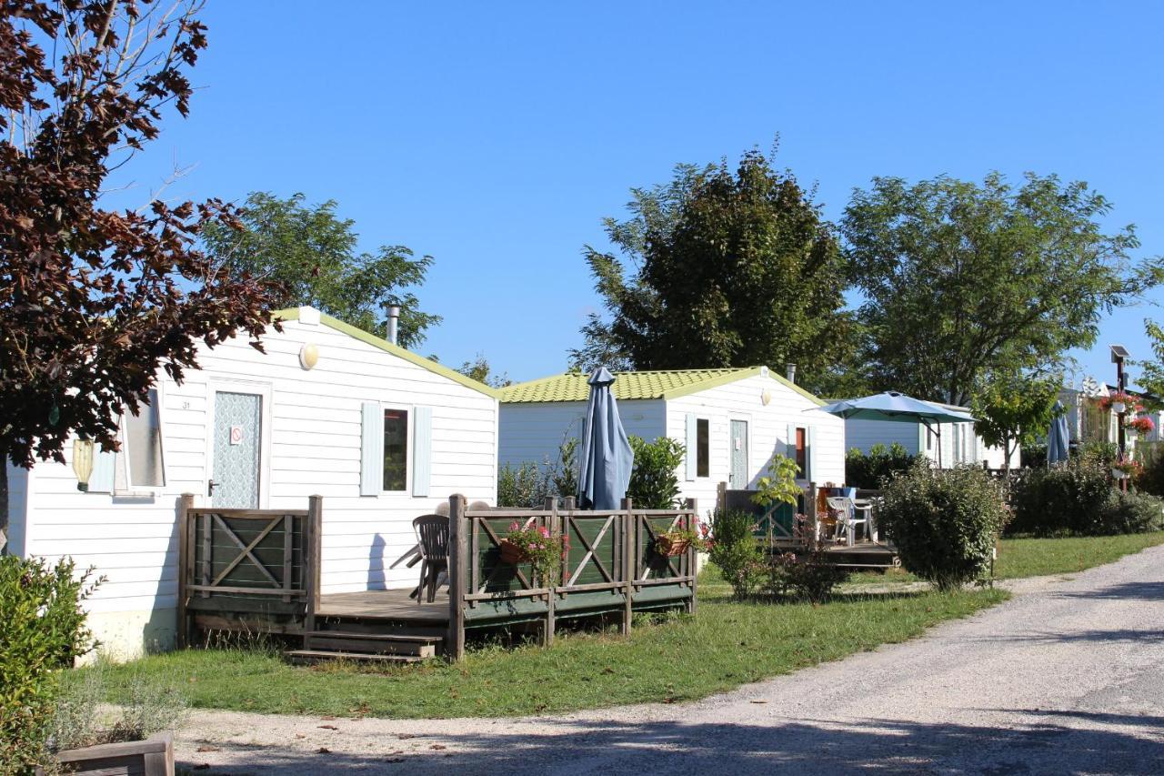 Camping Du Pontis Verteillac Exteriör bild